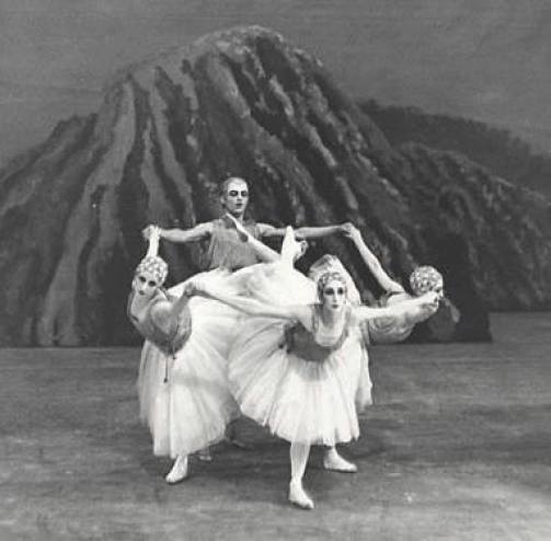 Serge Lifar con le sue muse in "Apollon Musagète" di Balanchine, 1928